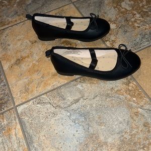 Black flat shoes